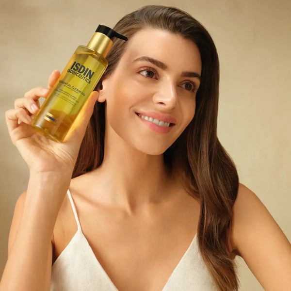 pt-4041-th-isdinceuticsessentialcleansing200ml-hover-1.webp